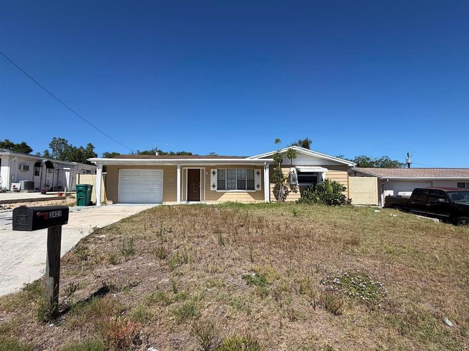 For Rent: $2,400 (4 beds, 1 baths, 1300 Square Feet)