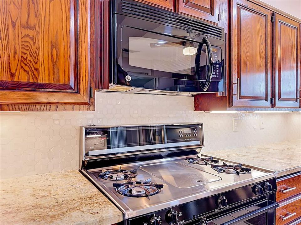 На продажу: $550,000 (3 спален, 2 ванн, 1809 Квадратных фут)