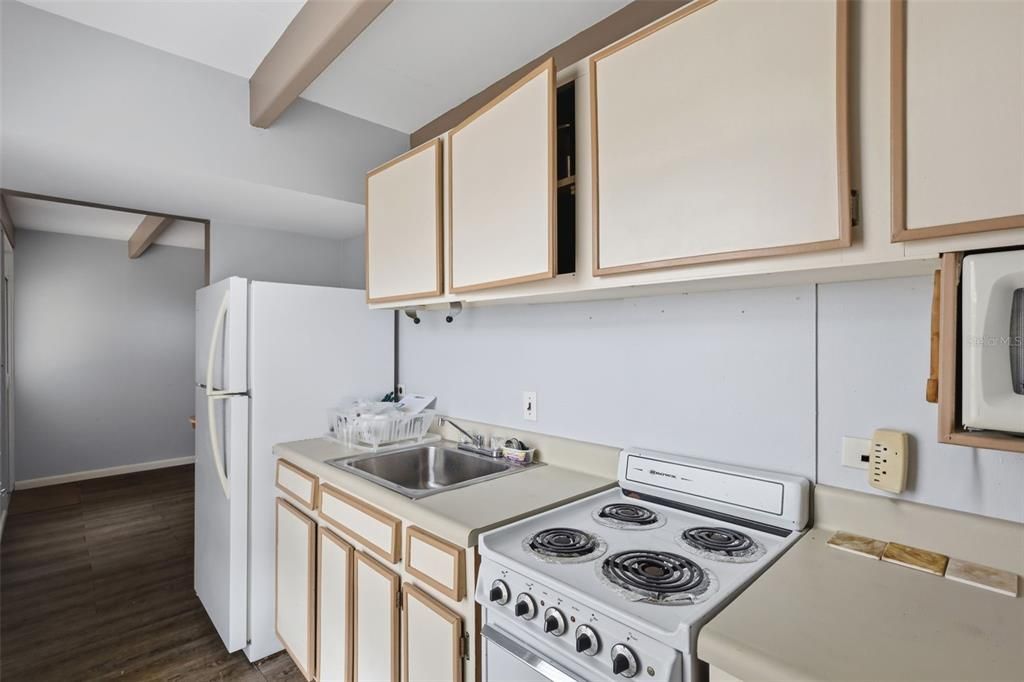 На продажу: $85,000 (1 спален, 1 ванн, 648 Квадратных фут)