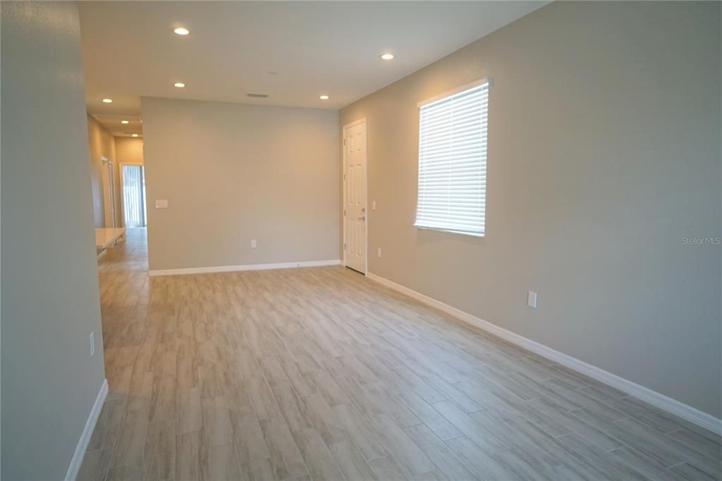 For Rent: $2,500 (3 beds, 3 baths, 1352 Square Feet)