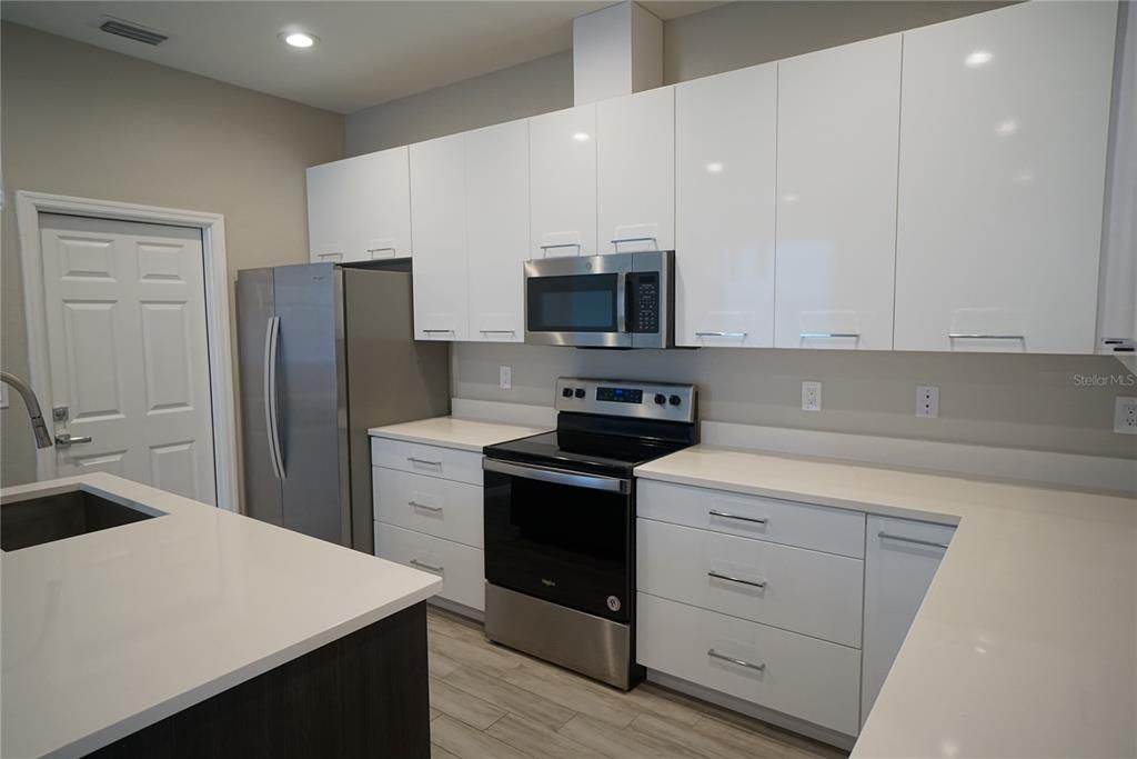 For Rent: $2,500 (3 beds, 3 baths, 1352 Square Feet)
