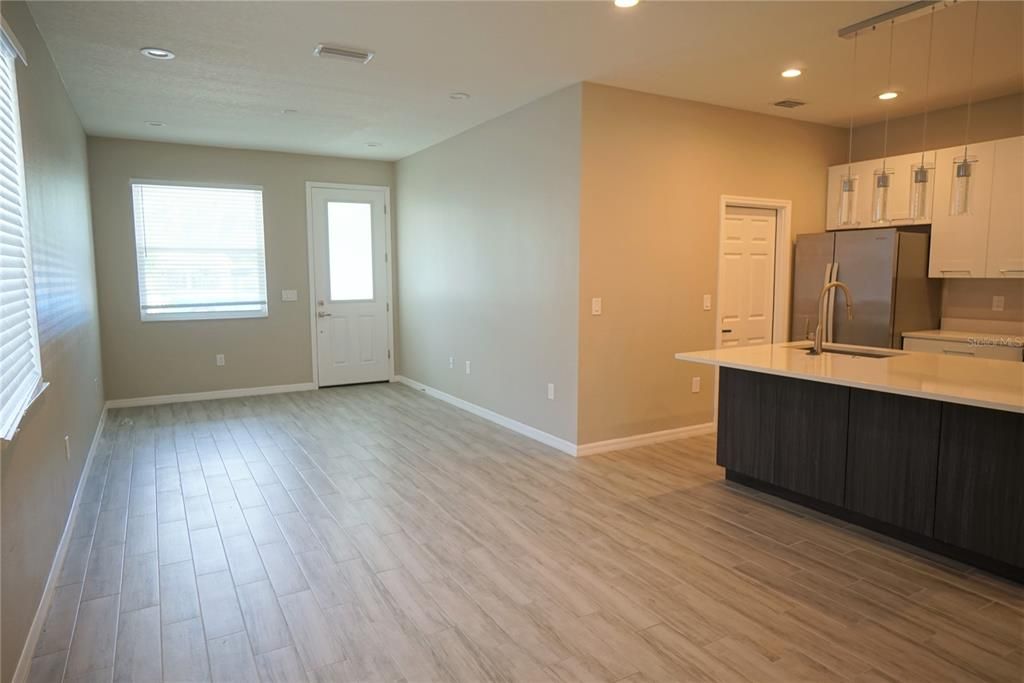 For Rent: $2,500 (3 beds, 3 baths, 1352 Square Feet)