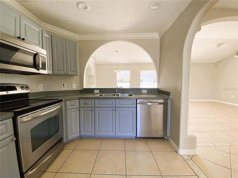 В аренду: $1,699 (3 спален, 2 ванн, 1530 Квадратных фут)