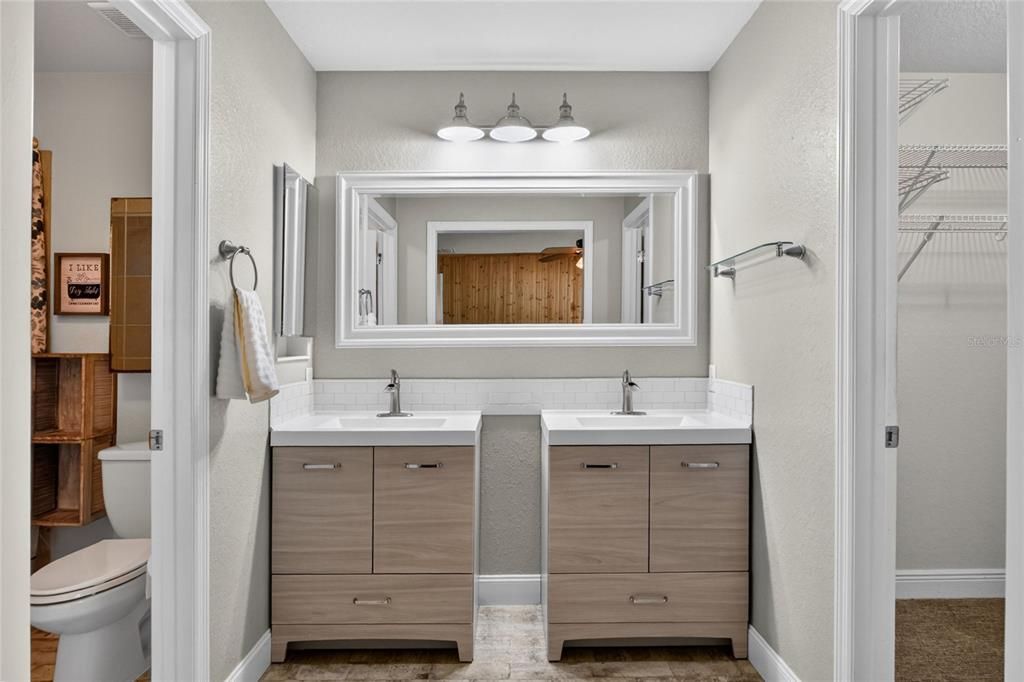 For Sale: $325,000 (3 beds, 2 baths, 1451 Square Feet)