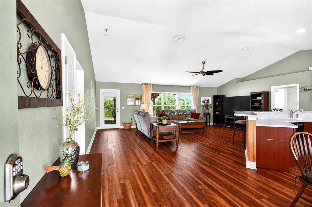 For Sale: $325,000 (3 beds, 2 baths, 1451 Square Feet)