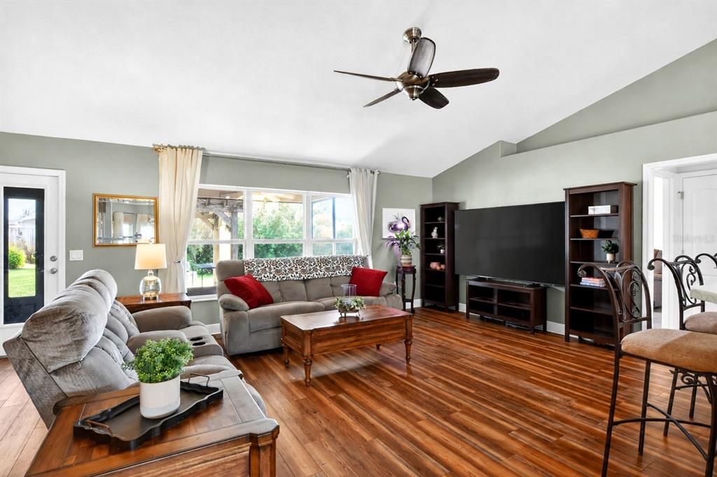 For Sale: $325,000 (3 beds, 2 baths, 1451 Square Feet)