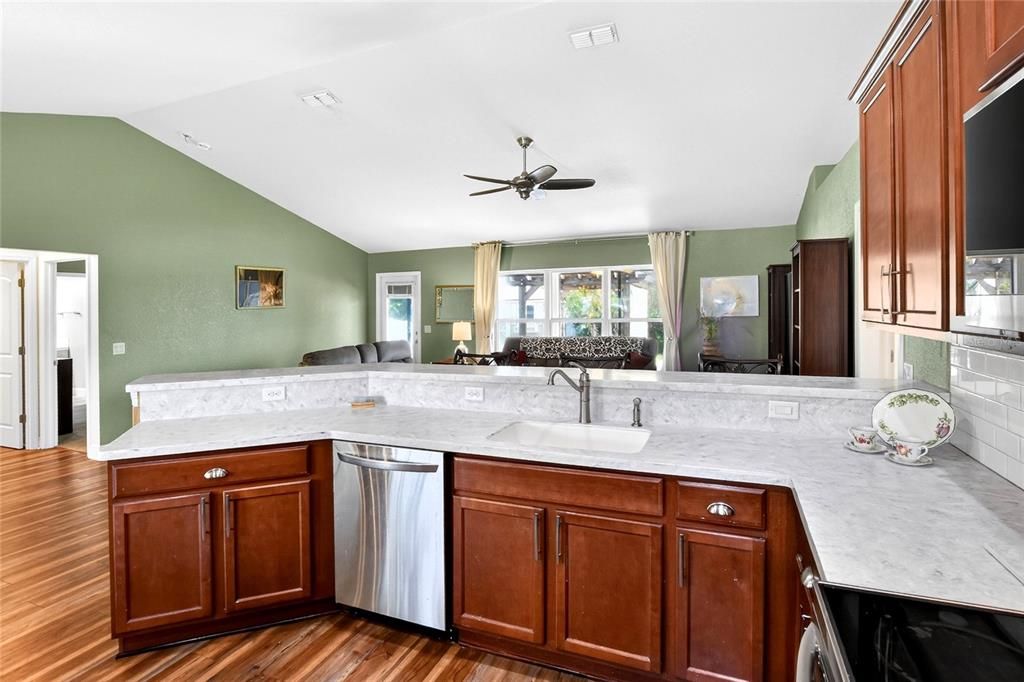 For Sale: $325,000 (3 beds, 2 baths, 1451 Square Feet)