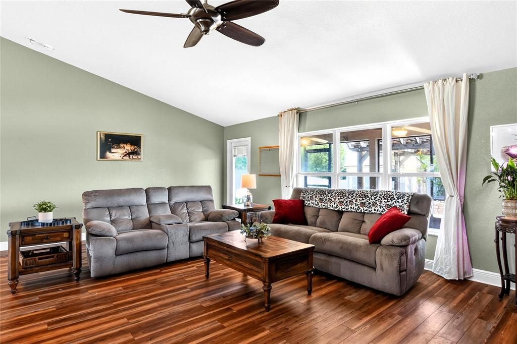 For Sale: $325,000 (3 beds, 2 baths, 1451 Square Feet)