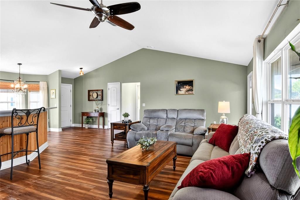 For Sale: $325,000 (3 beds, 2 baths, 1451 Square Feet)