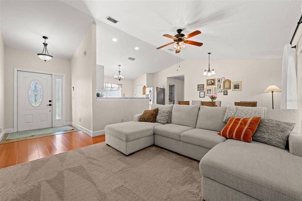 For Sale: $285,000 (3 beds, 2 baths, 1311 Square Feet)