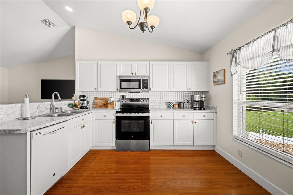 For Sale: $285,000 (3 beds, 2 baths, 1311 Square Feet)