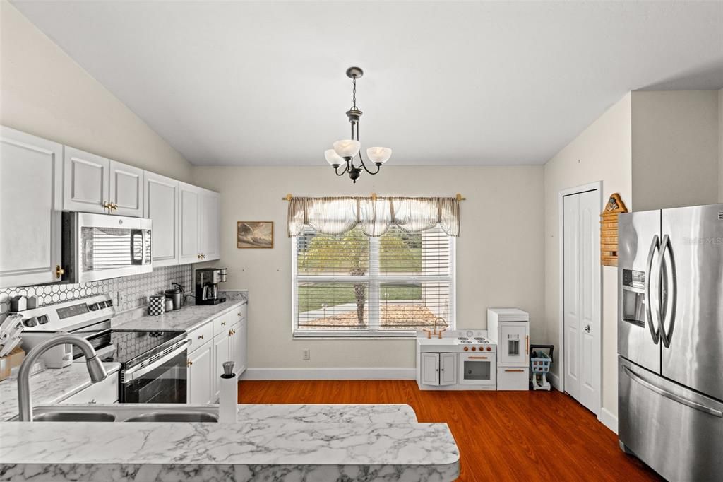 For Sale: $285,000 (3 beds, 2 baths, 1311 Square Feet)