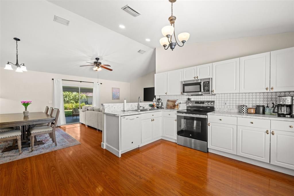 For Sale: $285,000 (3 beds, 2 baths, 1311 Square Feet)