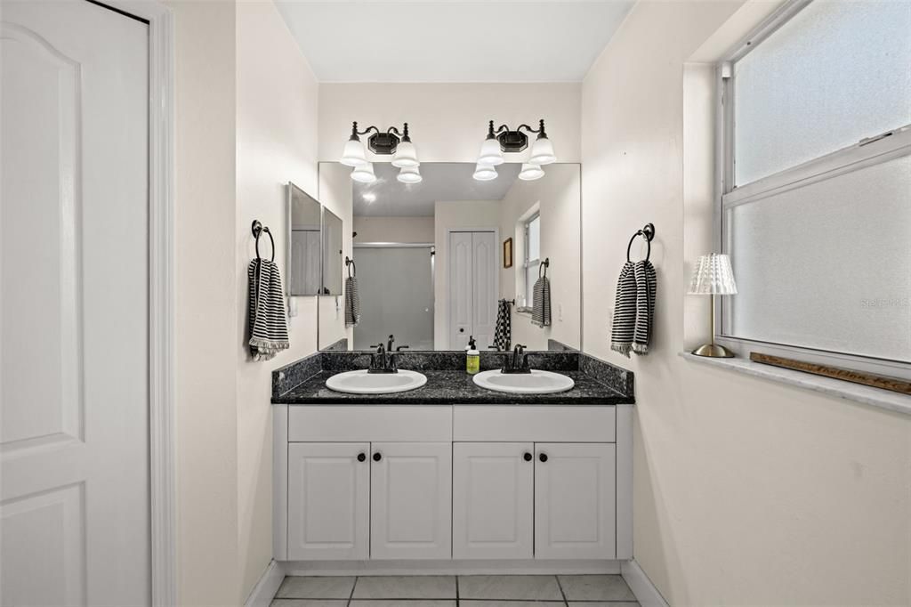 For Sale: $285,000 (3 beds, 2 baths, 1311 Square Feet)