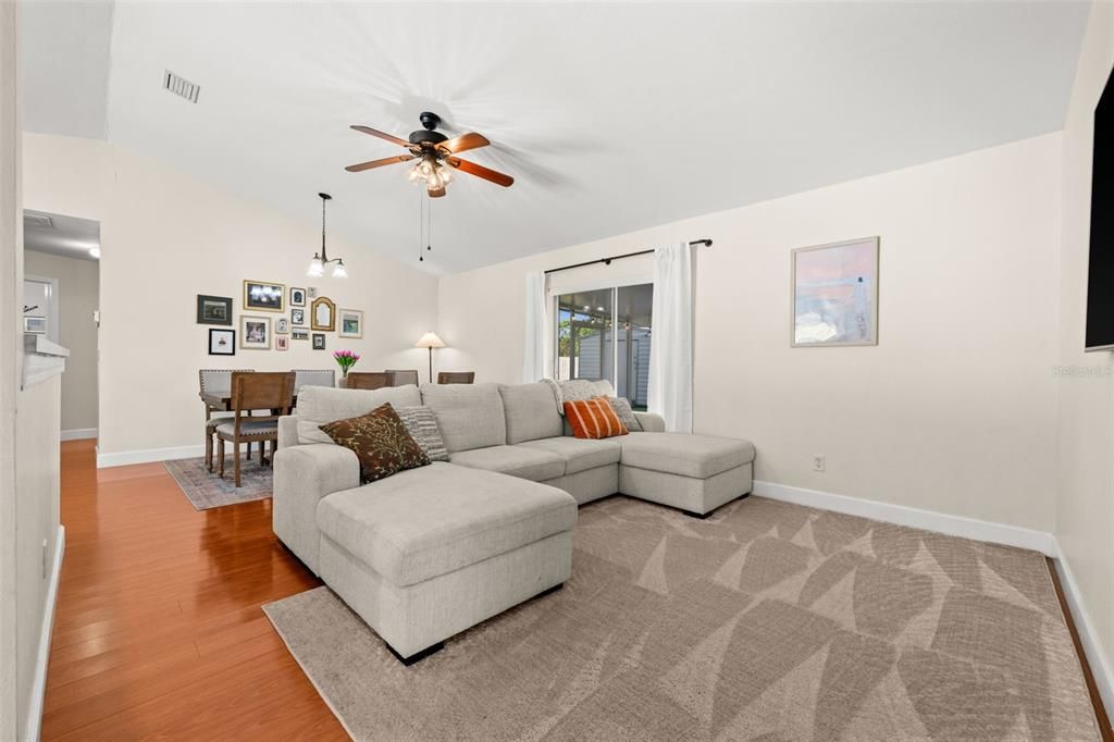 For Sale: $285,000 (3 beds, 2 baths, 1311 Square Feet)