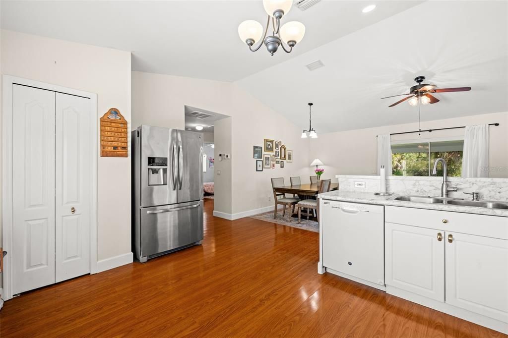For Sale: $285,000 (3 beds, 2 baths, 1311 Square Feet)