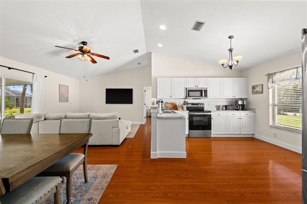 For Sale: $285,000 (3 beds, 2 baths, 1311 Square Feet)