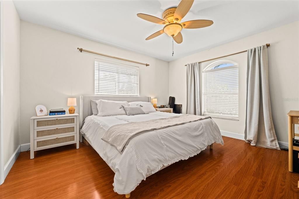 For Sale: $285,000 (3 beds, 2 baths, 1311 Square Feet)