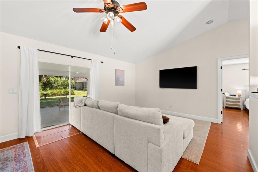 For Sale: $285,000 (3 beds, 2 baths, 1311 Square Feet)