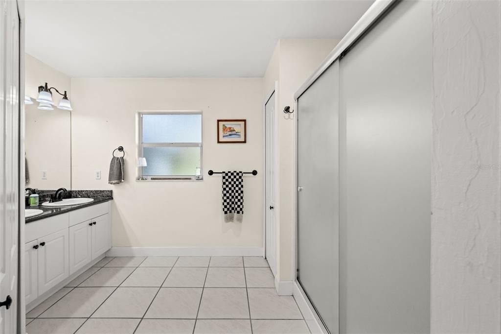 For Sale: $285,000 (3 beds, 2 baths, 1311 Square Feet)