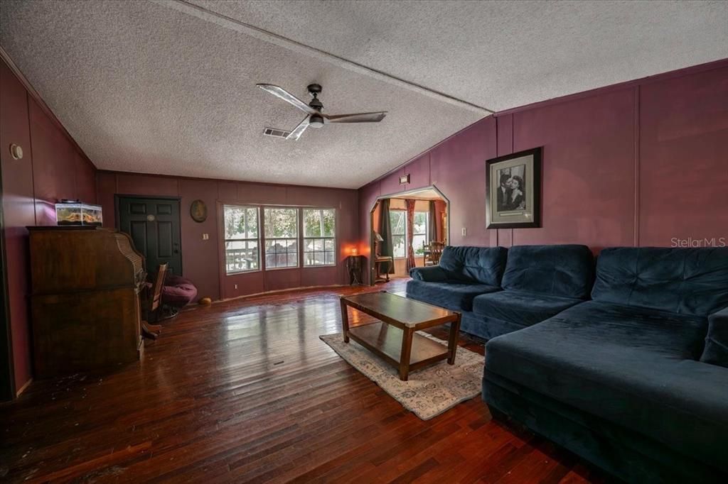 En Venta: $385,000 (3 camas, 2 baños, 2128 Pies cuadrados)