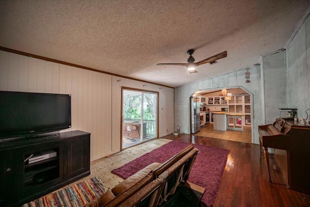En Venta: $385,000 (3 camas, 2 baños, 2128 Pies cuadrados)