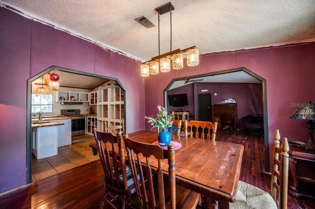 En Venta: $385,000 (3 camas, 2 baños, 2128 Pies cuadrados)