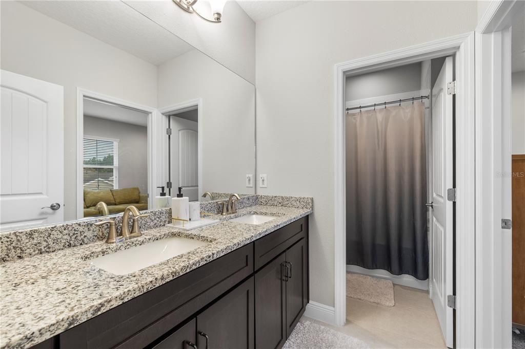 For Sale: $875,000 (7 beds, 5 baths, 4846 Square Feet)