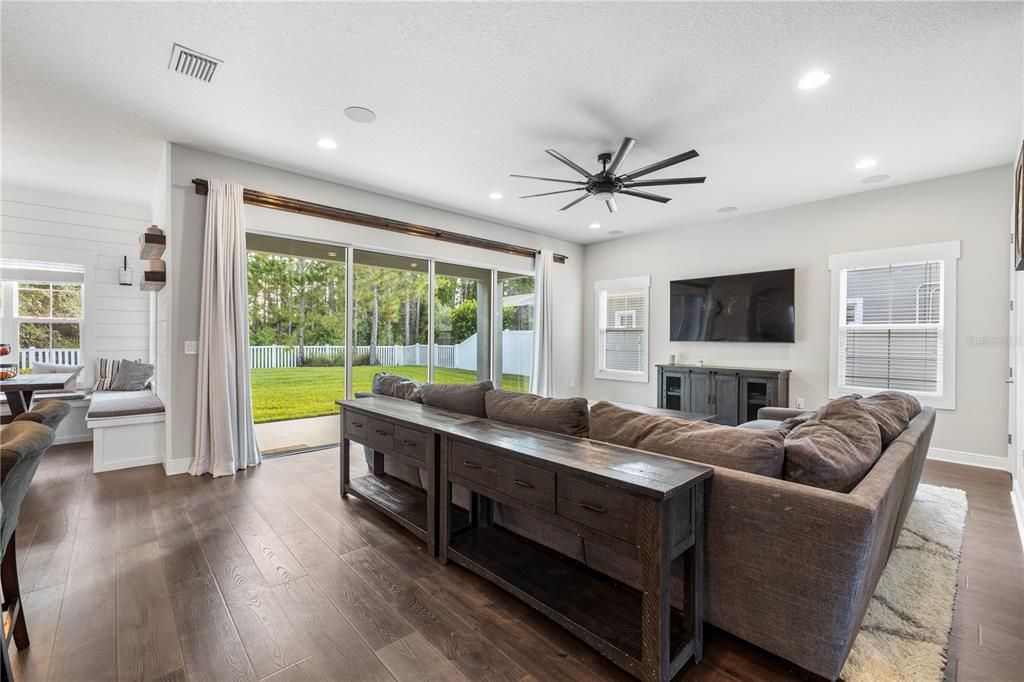 For Sale: $875,000 (7 beds, 5 baths, 4846 Square Feet)