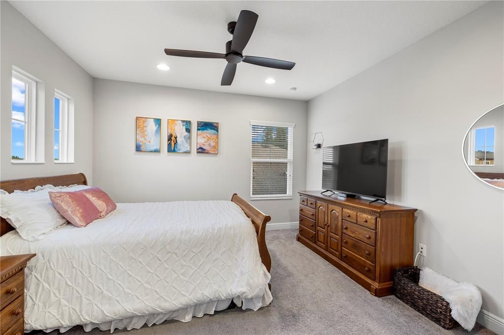 For Sale: $875,000 (7 beds, 5 baths, 4846 Square Feet)