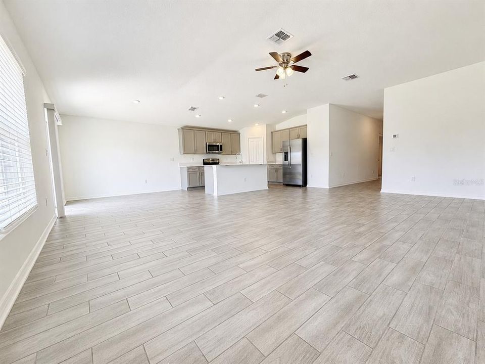 For Rent: $2,500 (4 beds, 2 baths, 1935 Square Feet)