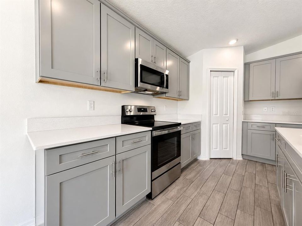 For Rent: $2,500 (4 beds, 2 baths, 1935 Square Feet)