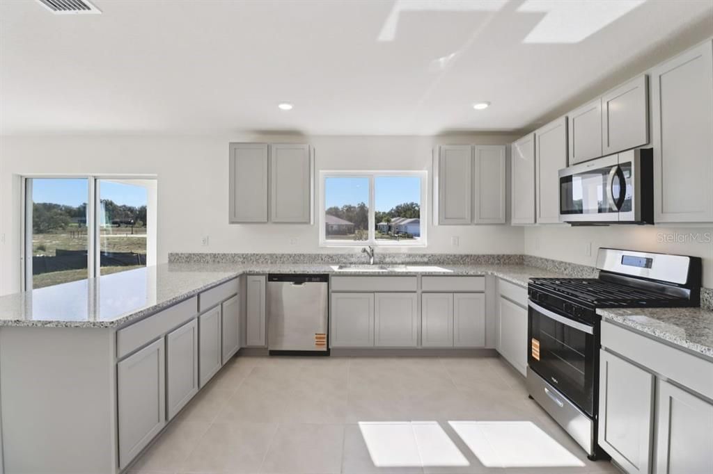 En Venta: $339,793 (4 camas, 2 baños, 2107 Pies cuadrados)