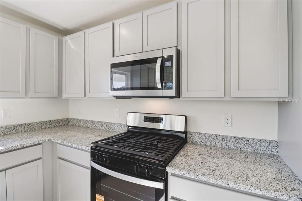 En Venta: $339,793 (4 camas, 2 baños, 2107 Pies cuadrados)