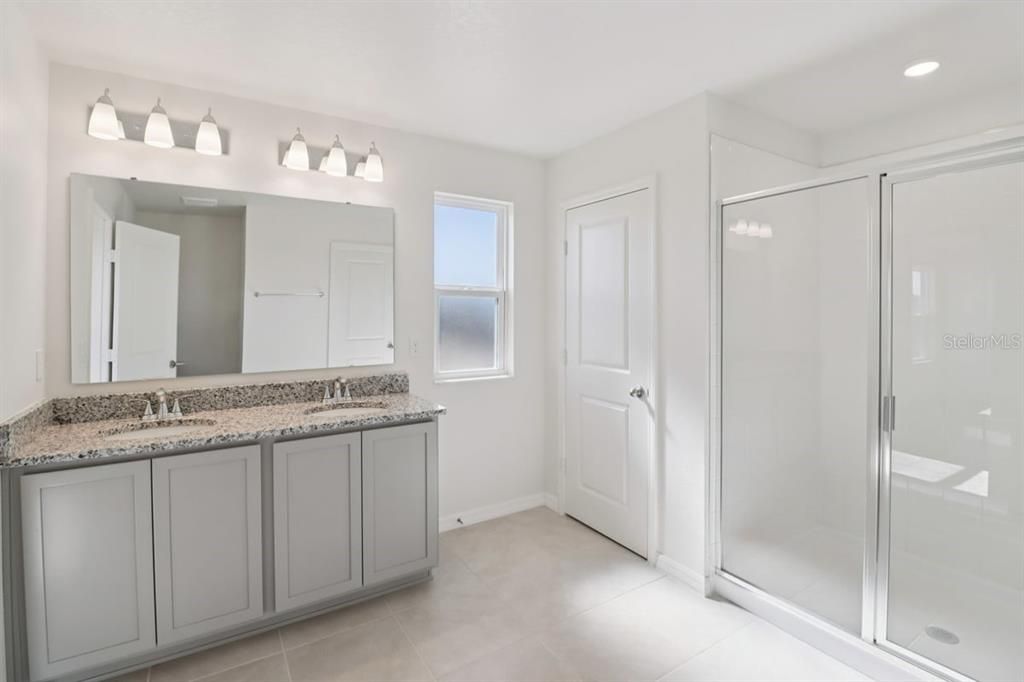 En Venta: $339,793 (4 camas, 2 baños, 2107 Pies cuadrados)