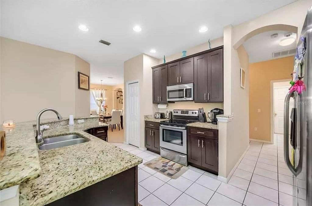 For Rent: $3,500 (4 beds, 2 baths, 2509 Square Feet)