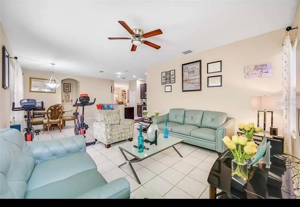 For Rent: $3,500 (4 beds, 2 baths, 2509 Square Feet)