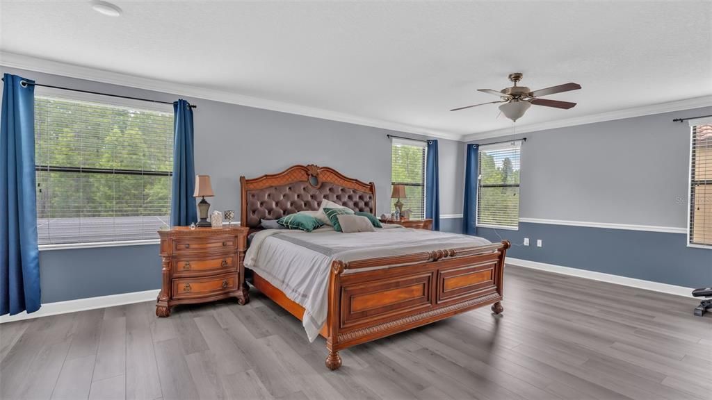 For Sale: $935,000 (6 beds, 4 baths, 4259 Square Feet)