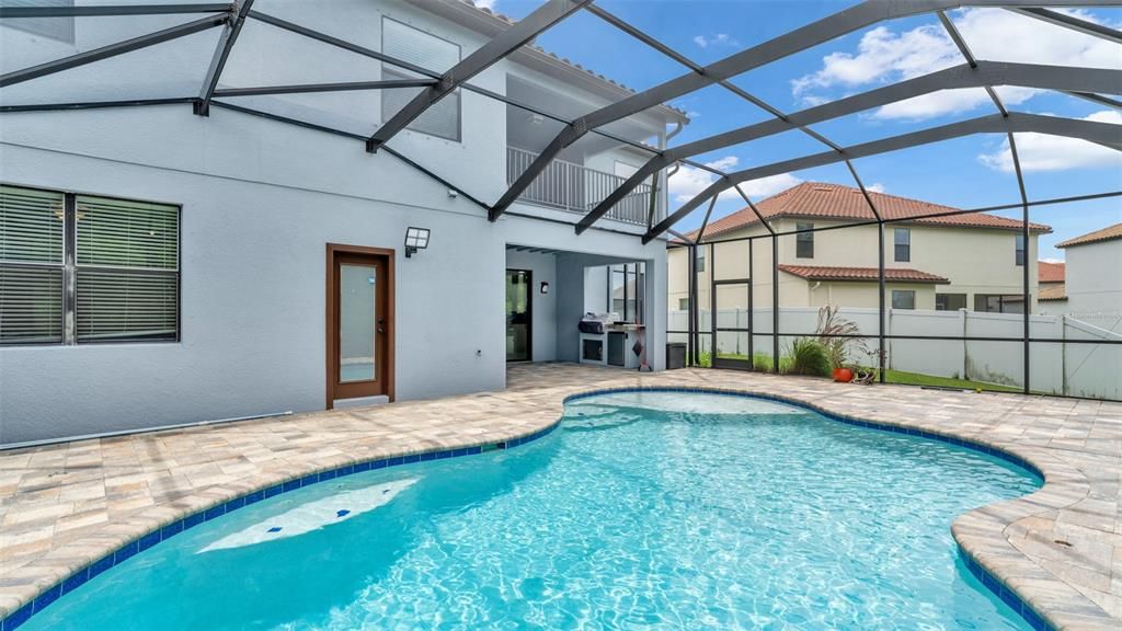 For Sale: $935,000 (6 beds, 4 baths, 4259 Square Feet)