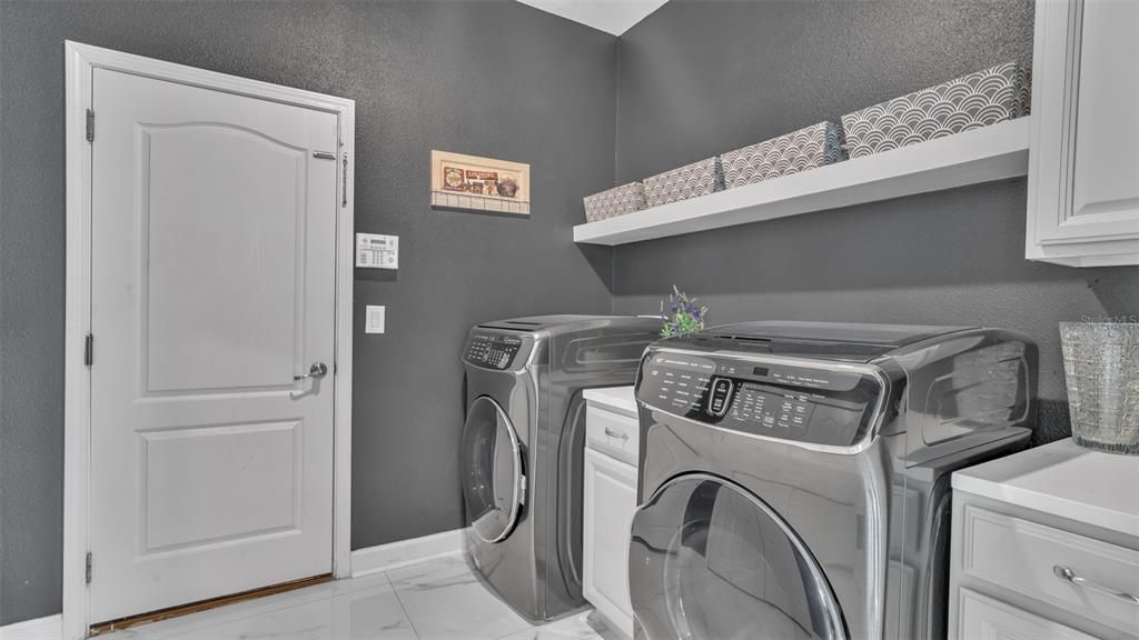 For Sale: $935,000 (6 beds, 4 baths, 4259 Square Feet)