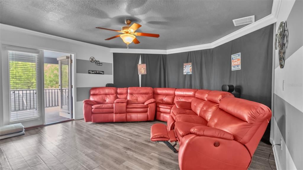 For Sale: $935,000 (6 beds, 4 baths, 4259 Square Feet)