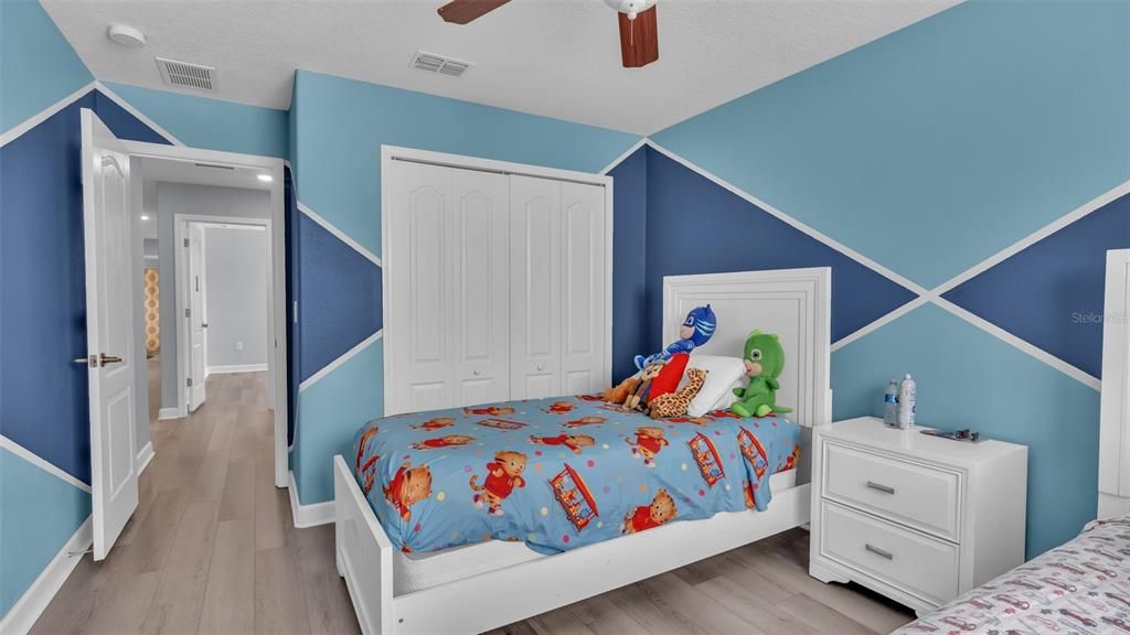 For Sale: $935,000 (6 beds, 4 baths, 4259 Square Feet)
