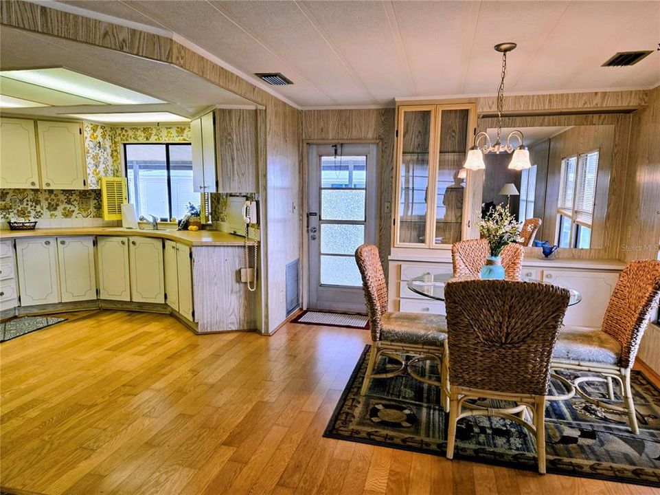 For Sale: $87,000 (2 beds, 2 baths, 1056 Square Feet)