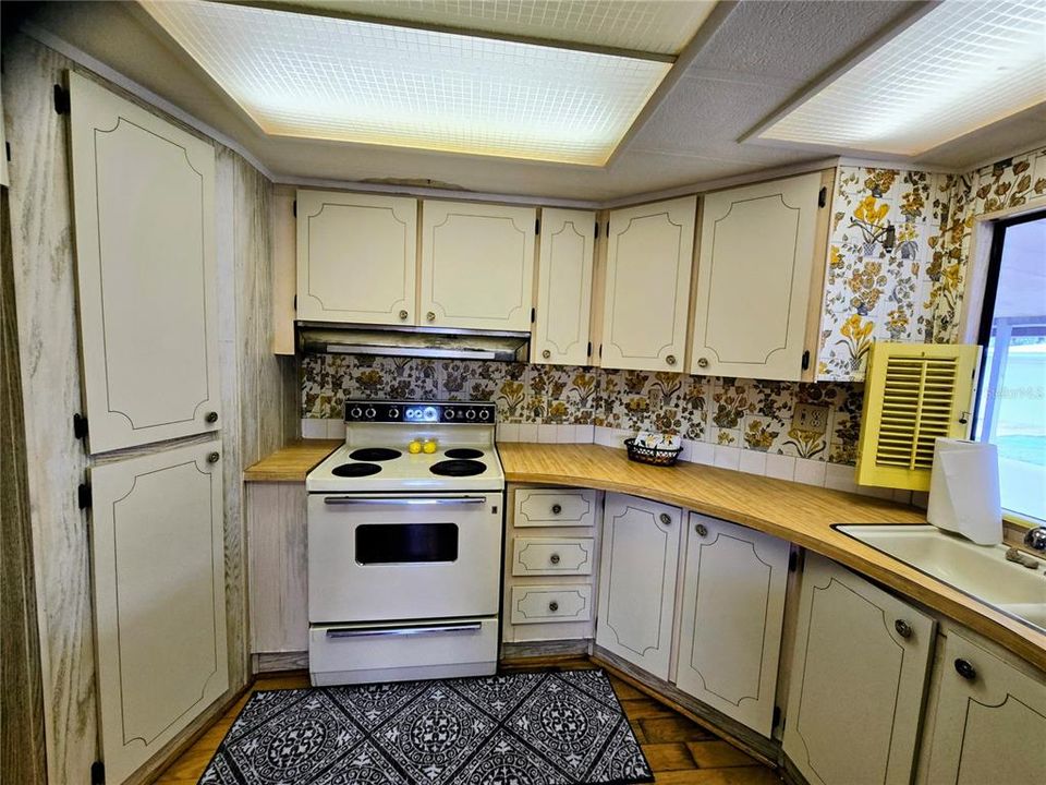 For Sale: $87,000 (2 beds, 2 baths, 1056 Square Feet)