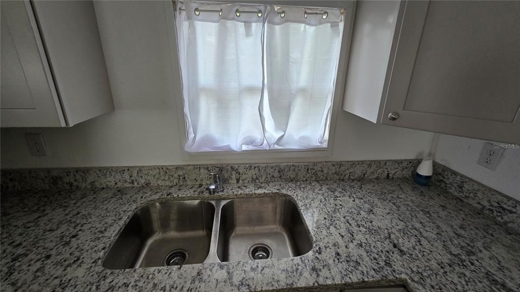 На продажу: $114,000 (3 спален, 2 ванн, 924 Квадратных фут)