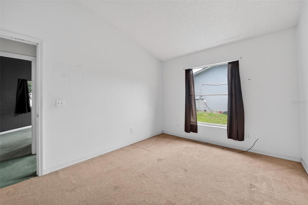 For Sale: $399,900 (4 beds, 2 baths, 1979 Square Feet)