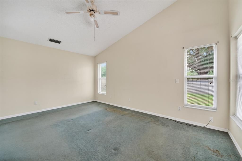 For Sale: $399,900 (4 beds, 2 baths, 1979 Square Feet)
