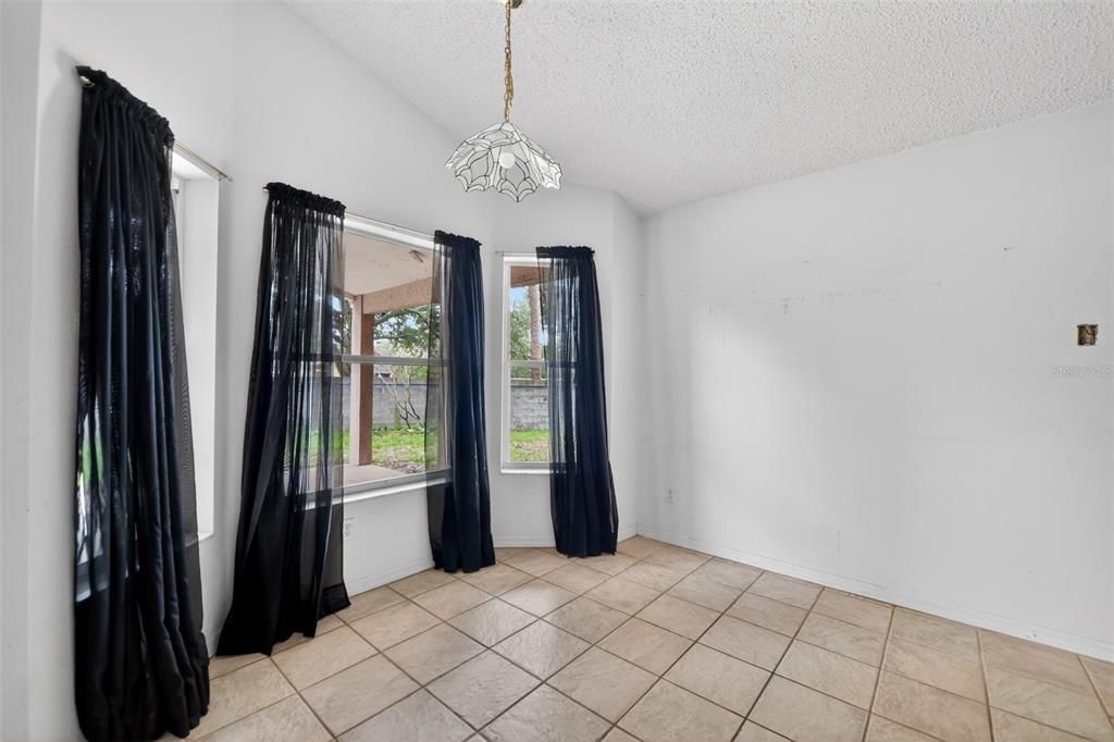 For Sale: $399,900 (4 beds, 2 baths, 1979 Square Feet)
