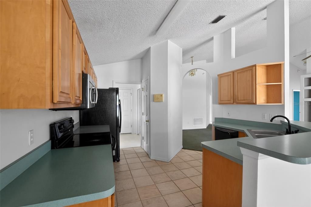 For Sale: $399,900 (4 beds, 2 baths, 1979 Square Feet)
