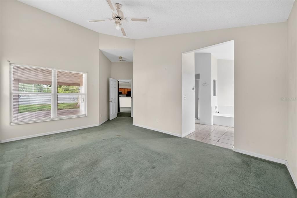 For Sale: $399,900 (4 beds, 2 baths, 1979 Square Feet)